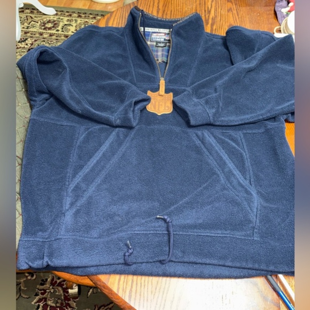 NFL SIZE LARGE MENS NAVY BLUE QUARTER ZIP JACKET. LEATHER LOGO ON FRONT. SEE PIC